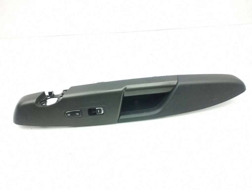 Front door interior handle trim 82710F1000