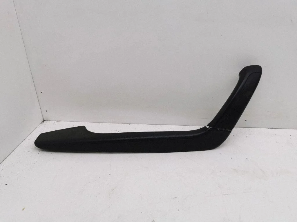 Front door interior handle trim – Hyundai i40 (2011-)