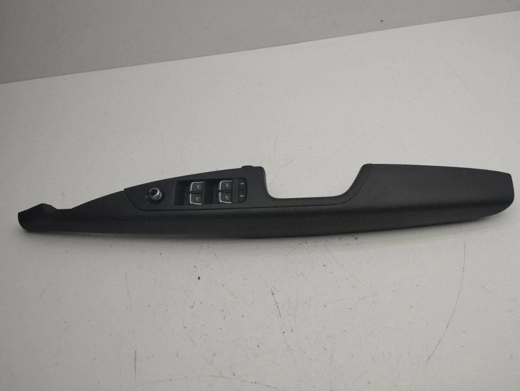 Front door interior handle trim – right