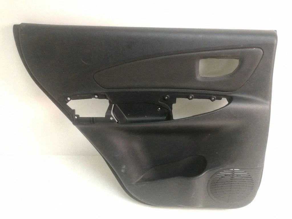Aizmugurējo durvju apšuvums – Hyundai Tucson JM (2004-2009)