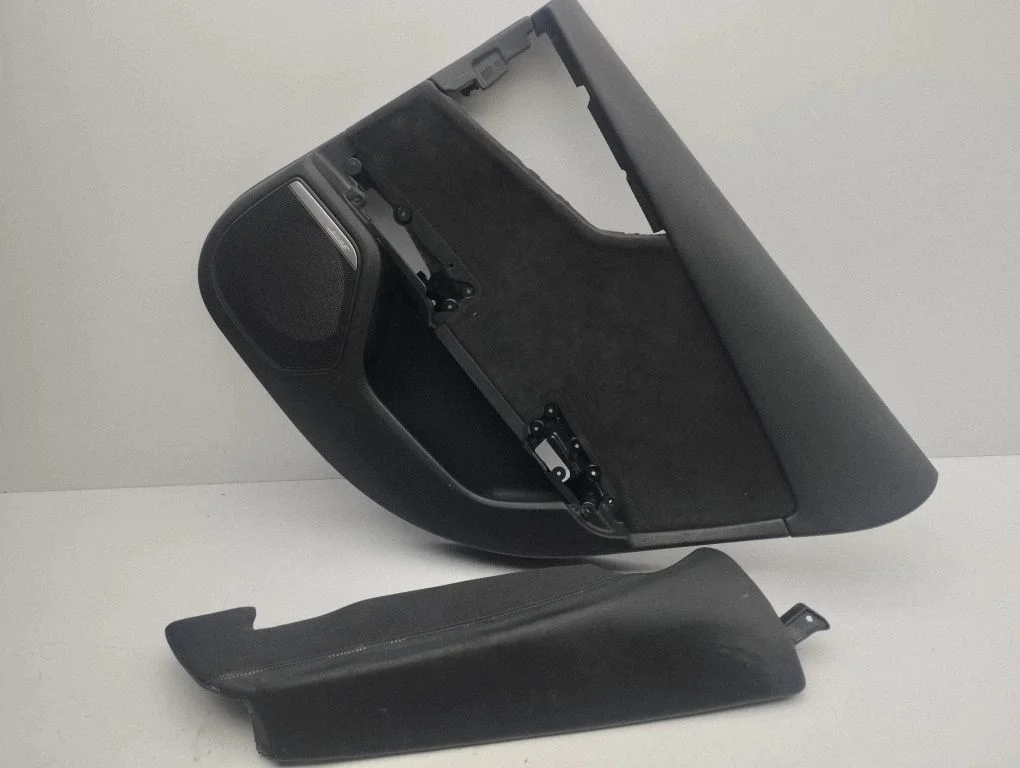 Rear door card panel trim 4G8867306