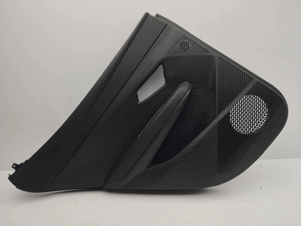 Rear door card panel trim 829015471R