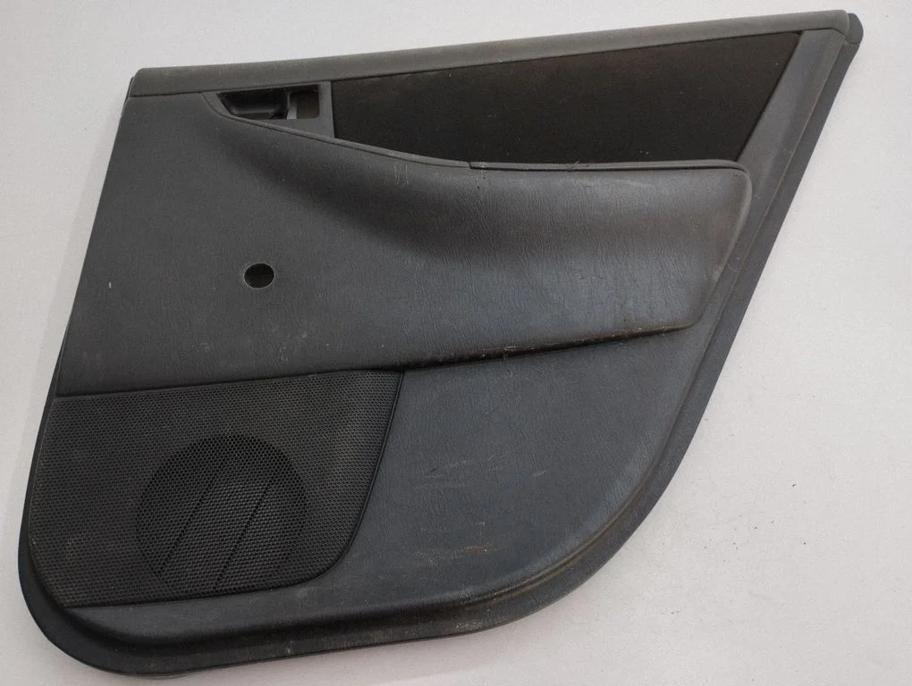 Tagumiste uste sisevooder – Toyota Corolla E120 E130 (2004-2007)