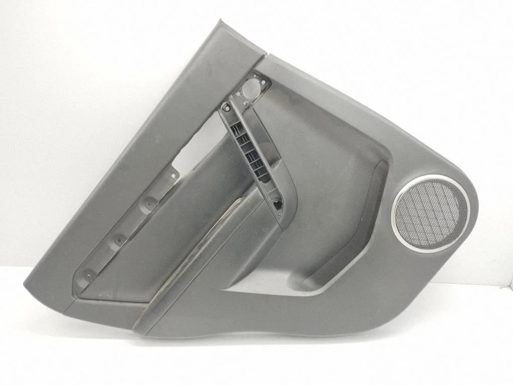Rear door card panel trim P96662631