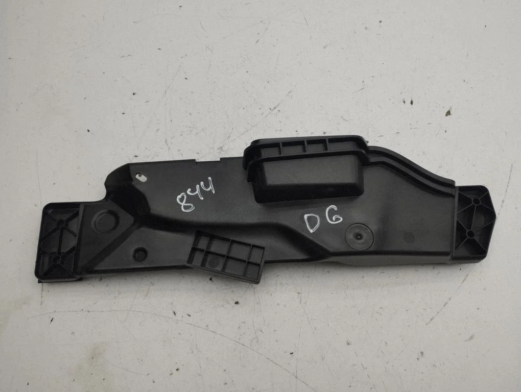 Other rear door trim element 9830704180
