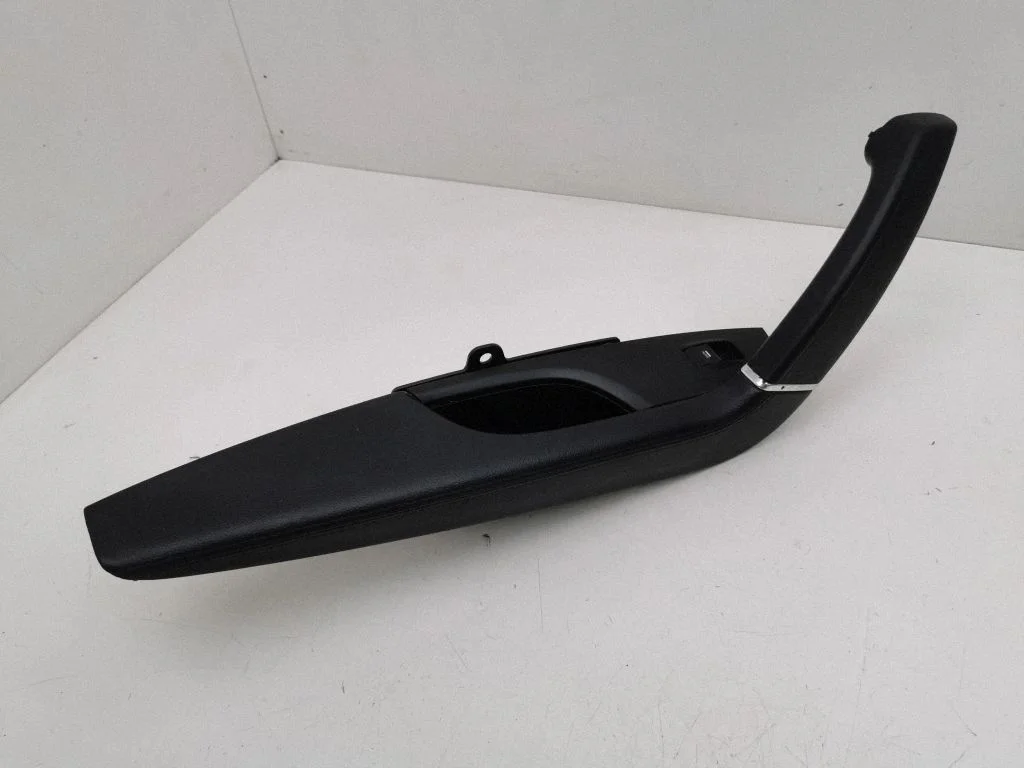 Uchwyt do zamykania drzwi tylnych / osłona 833503Z000