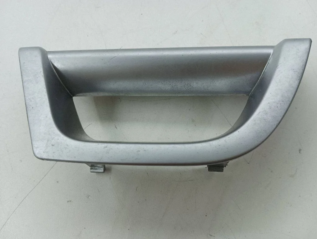 Rear door handle trim 8650071