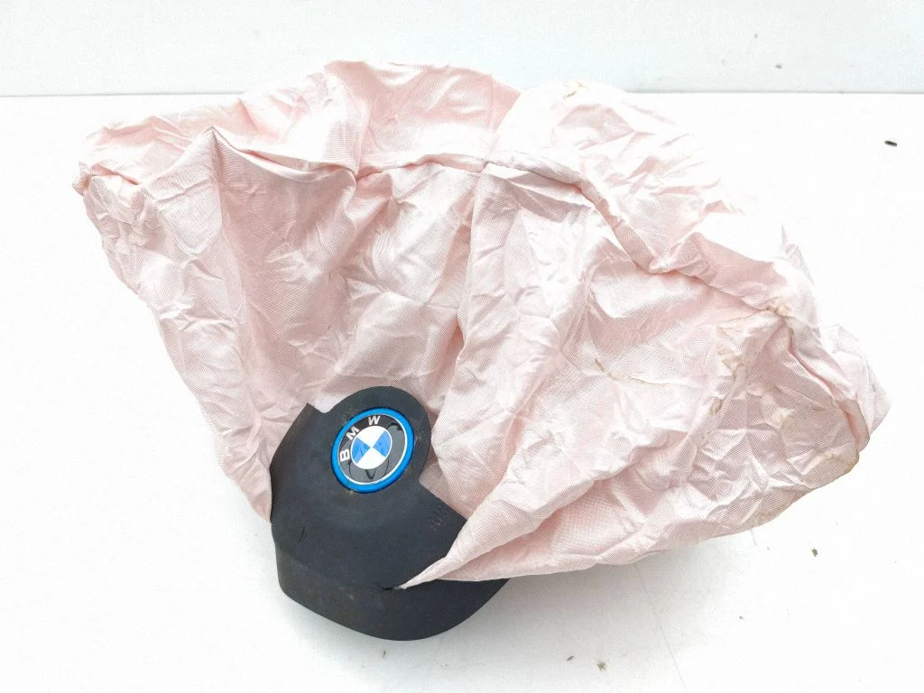 Steering wheel airbag 8846052