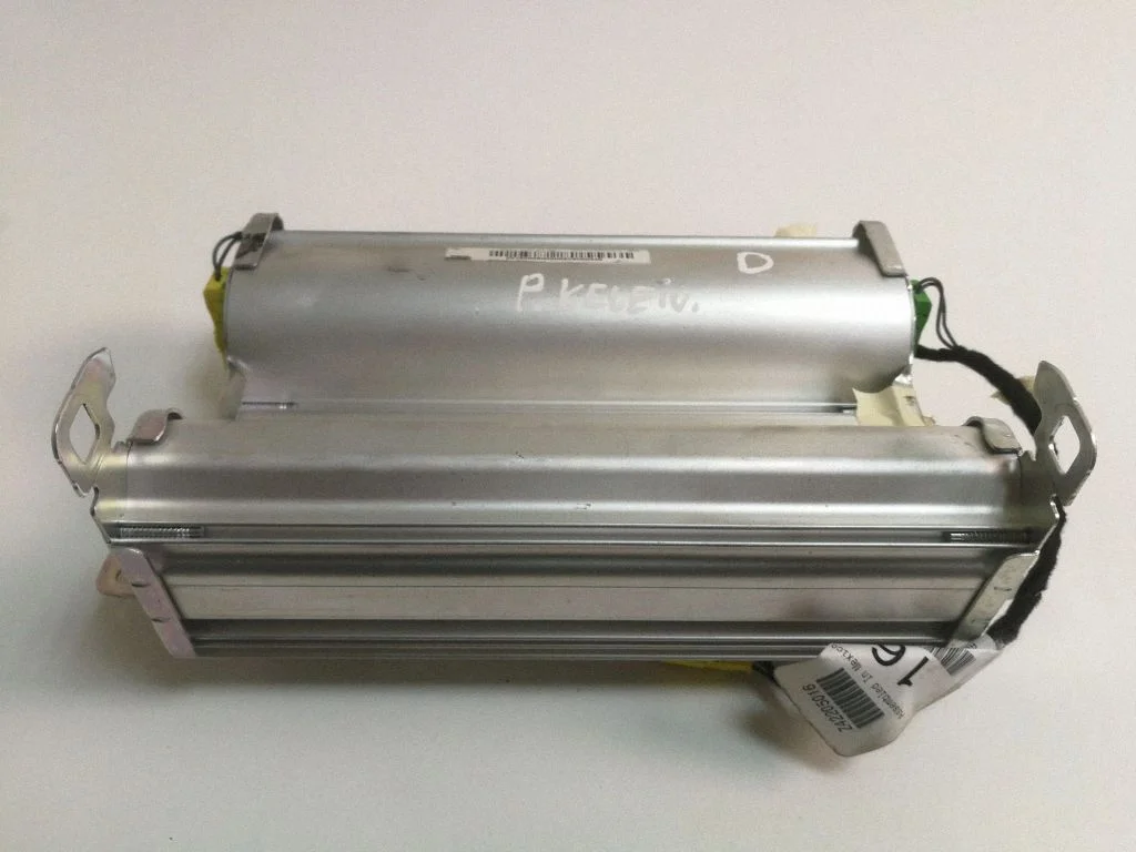 Kõrvalistuja turvapadi A2518600805