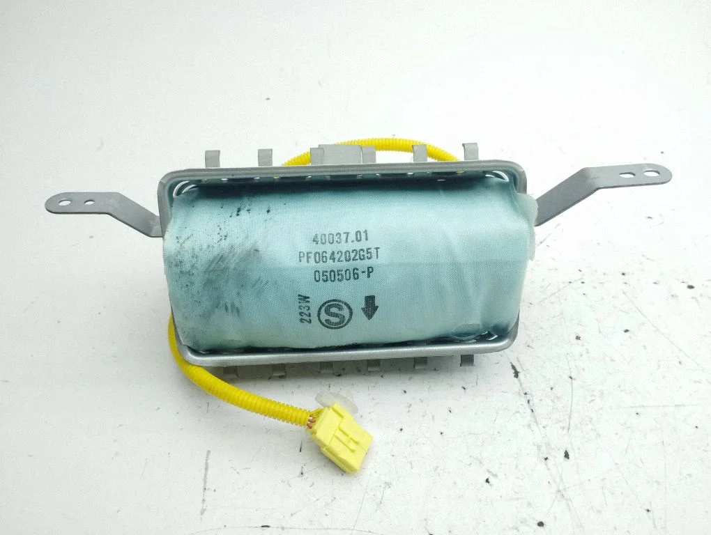 Passenger airbag PF064202G5T