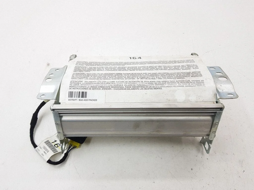 Kõrvalistuja turvapadi A1648600805