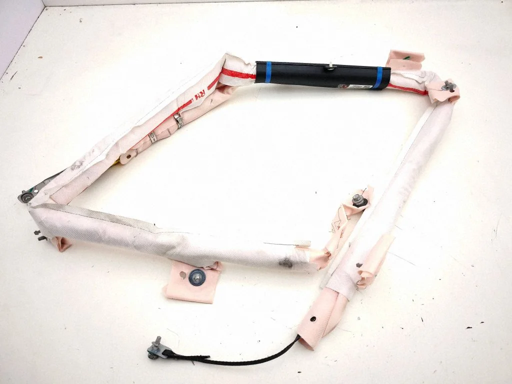 Roof airbag – Tesla Model S (2012-)