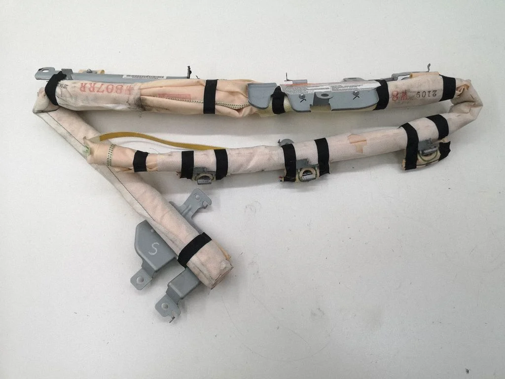 Katuse turvapadi (kardin) – Nissan Juke I F15 (2010-2018)