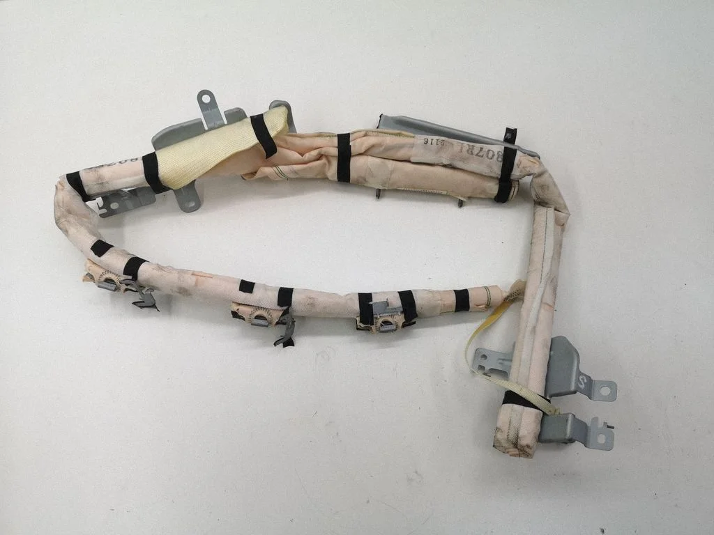Katuse turvapadi (kardin) – Nissan Juke I F15 (2010-2018)