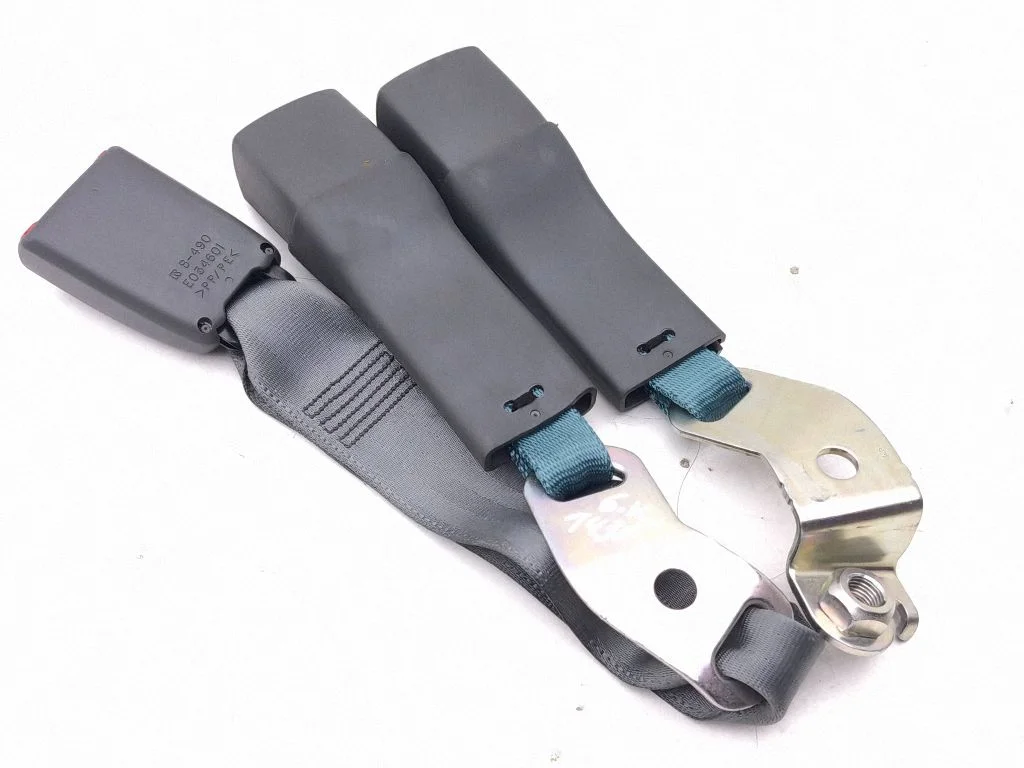 Rear seatbelt buckle E034601