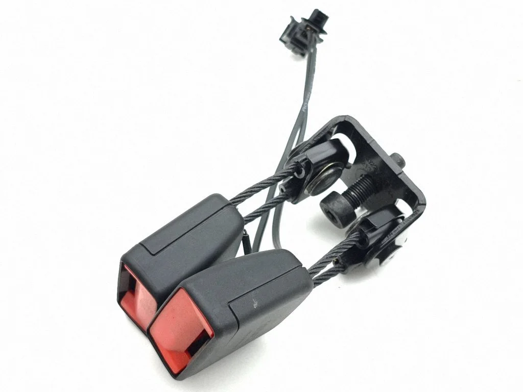 Rear seatbelt buckle R2KBR613K21AC3JA6