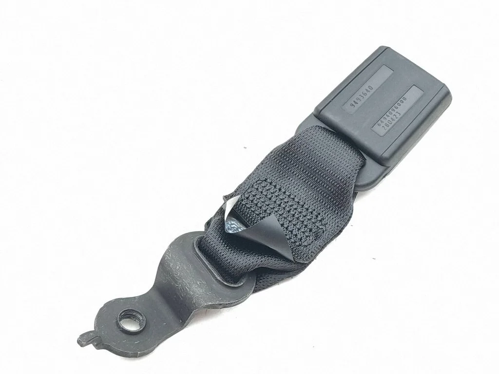 Rear seatbelt buckle 9493640
