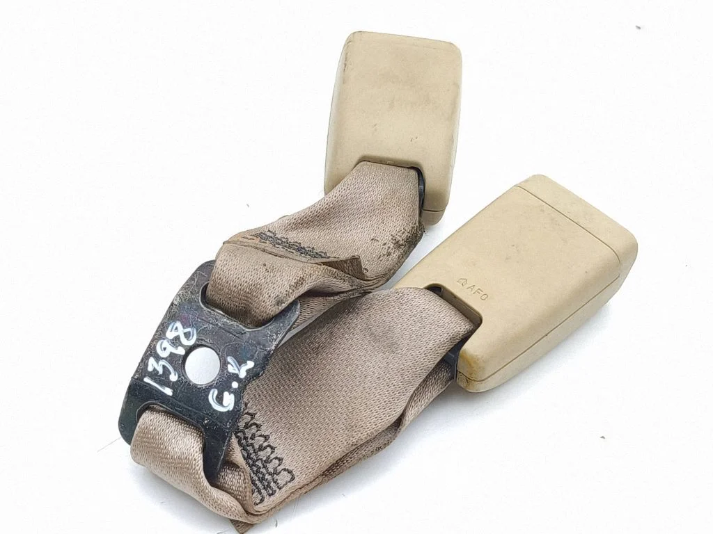 Rear seatbelt buckle K6301