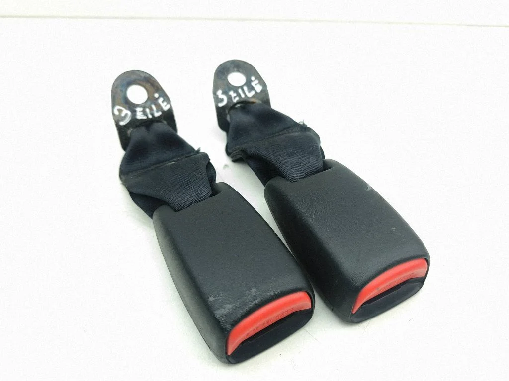 Rear seatbelt buckle