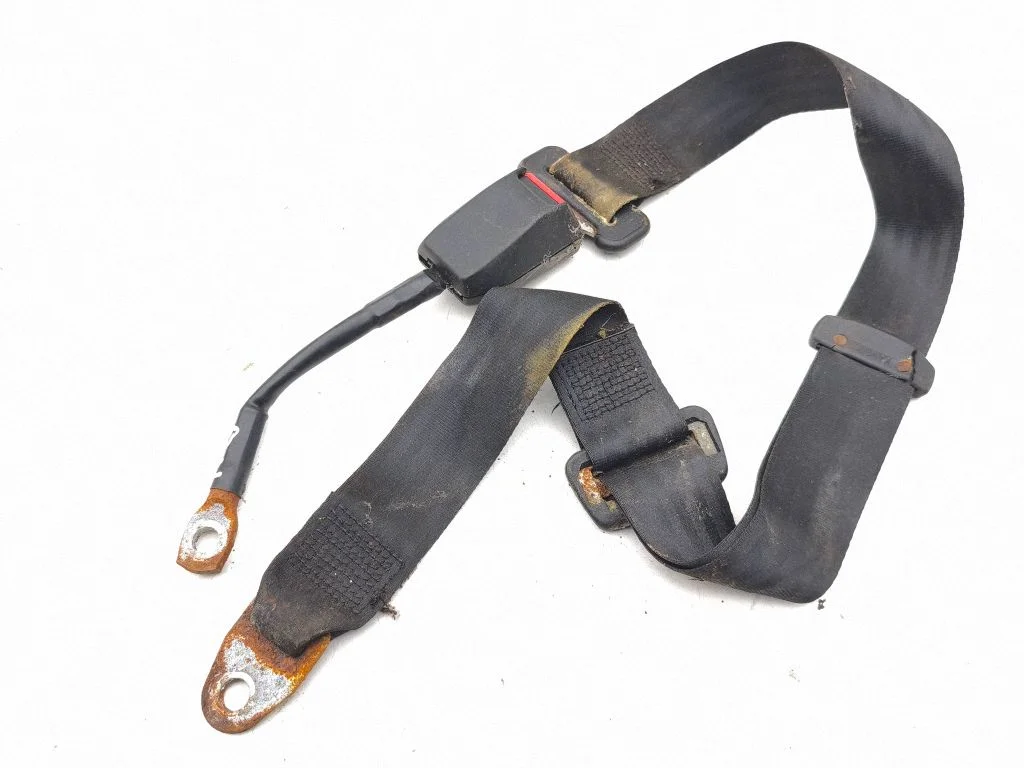 Rear seatbelt buckle – Rolls-Royce Silver Spur (1980-1998), left