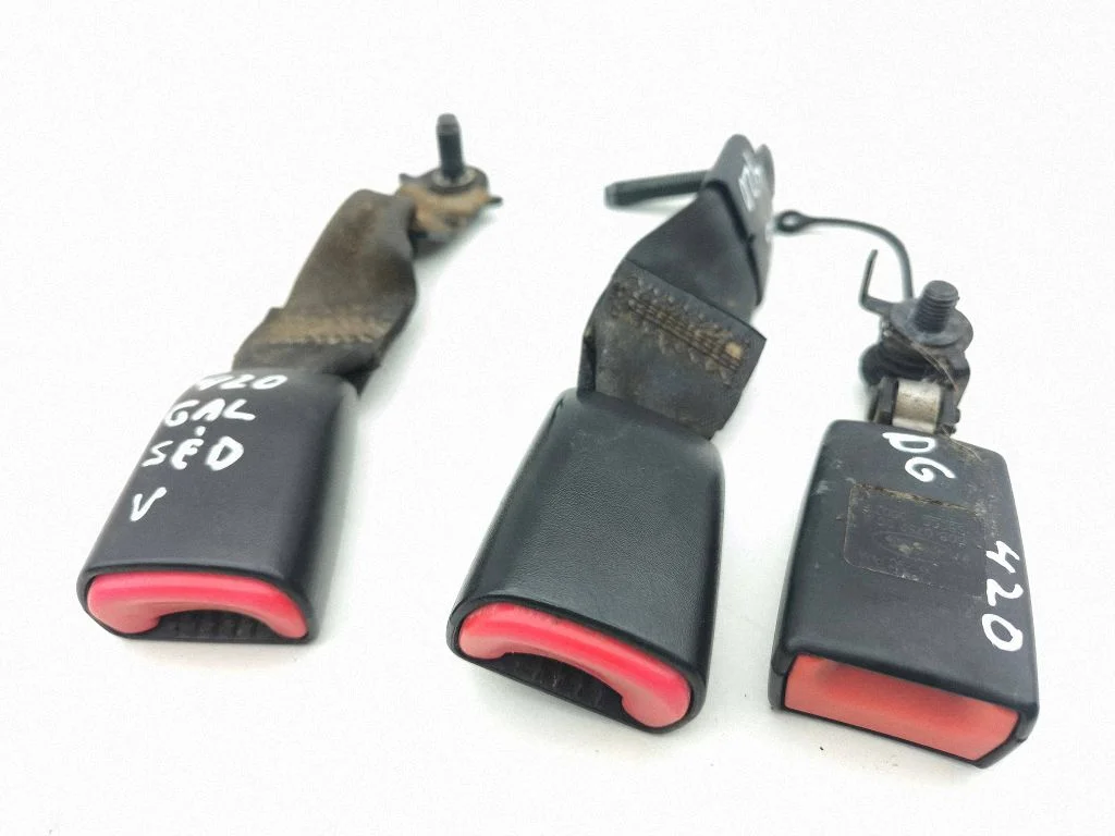Rear seatbelt buckle 608075700A