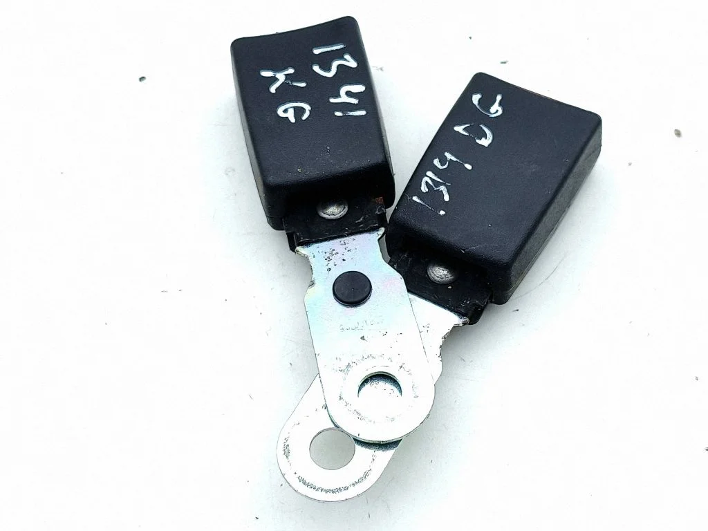 Rear seatbelt buckle 355103H