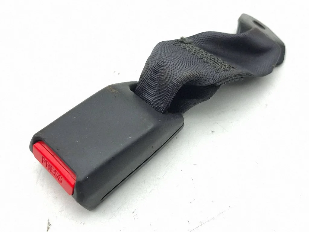 Rear seatbelt buckle TK520