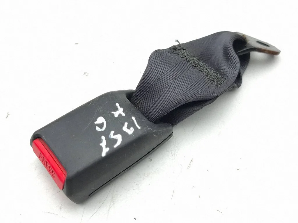 Rear seatbelt buckle TK520