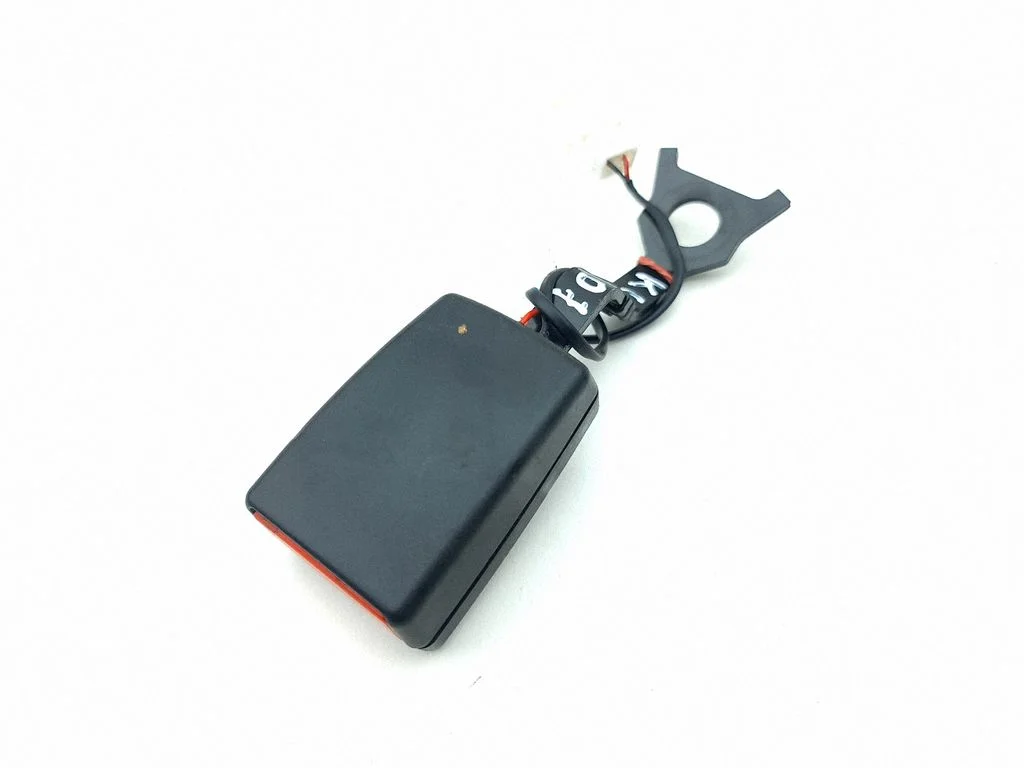 Rear seatbelt buckle 33041076