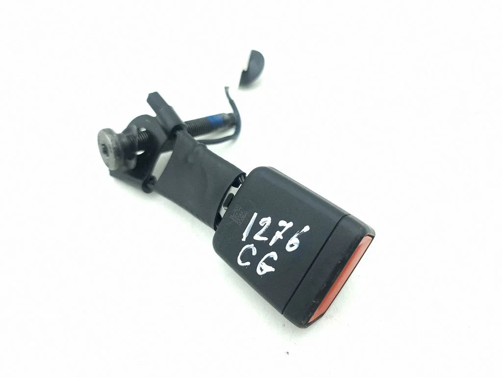 Rear seatbelt buckle 34337473A