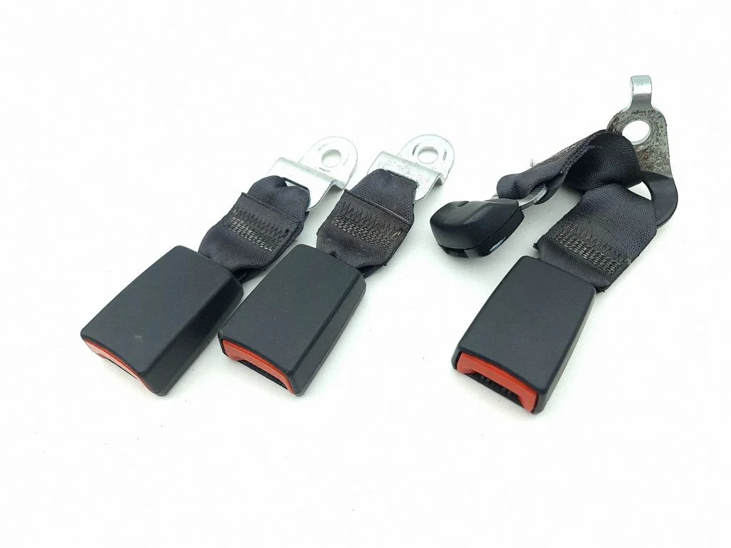 Rear seatbelt buckle