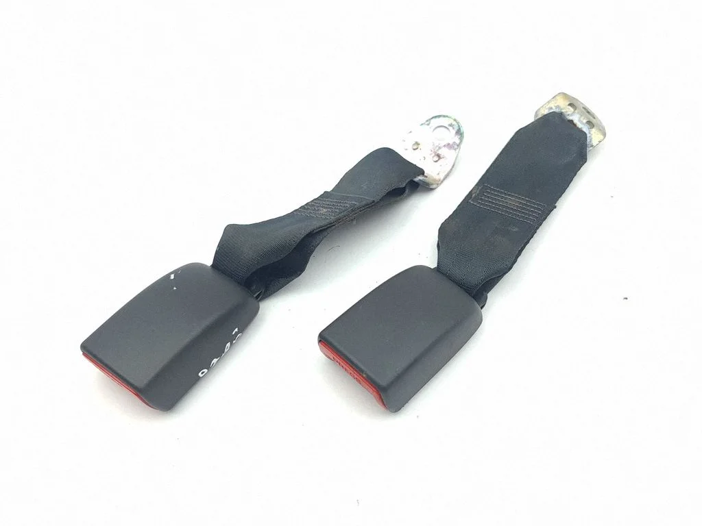 Rear seatbelt buckle E034501