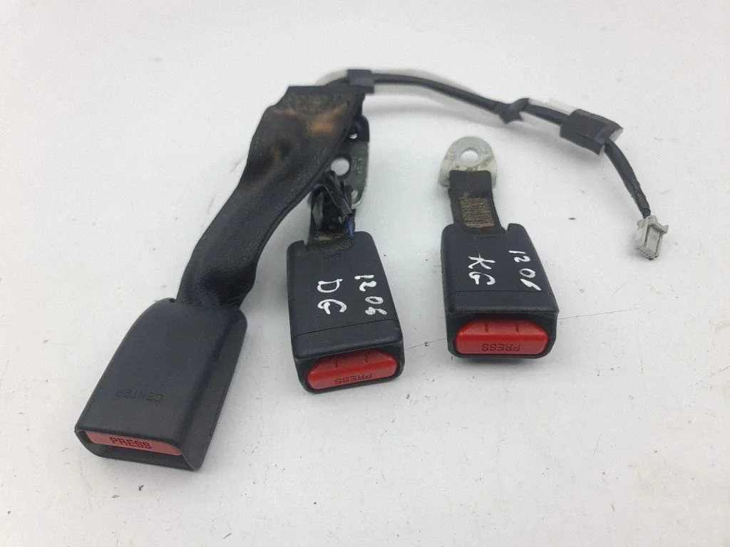 Rear seatbelt buckle – Lexus IS III XE30 (2013-2020)