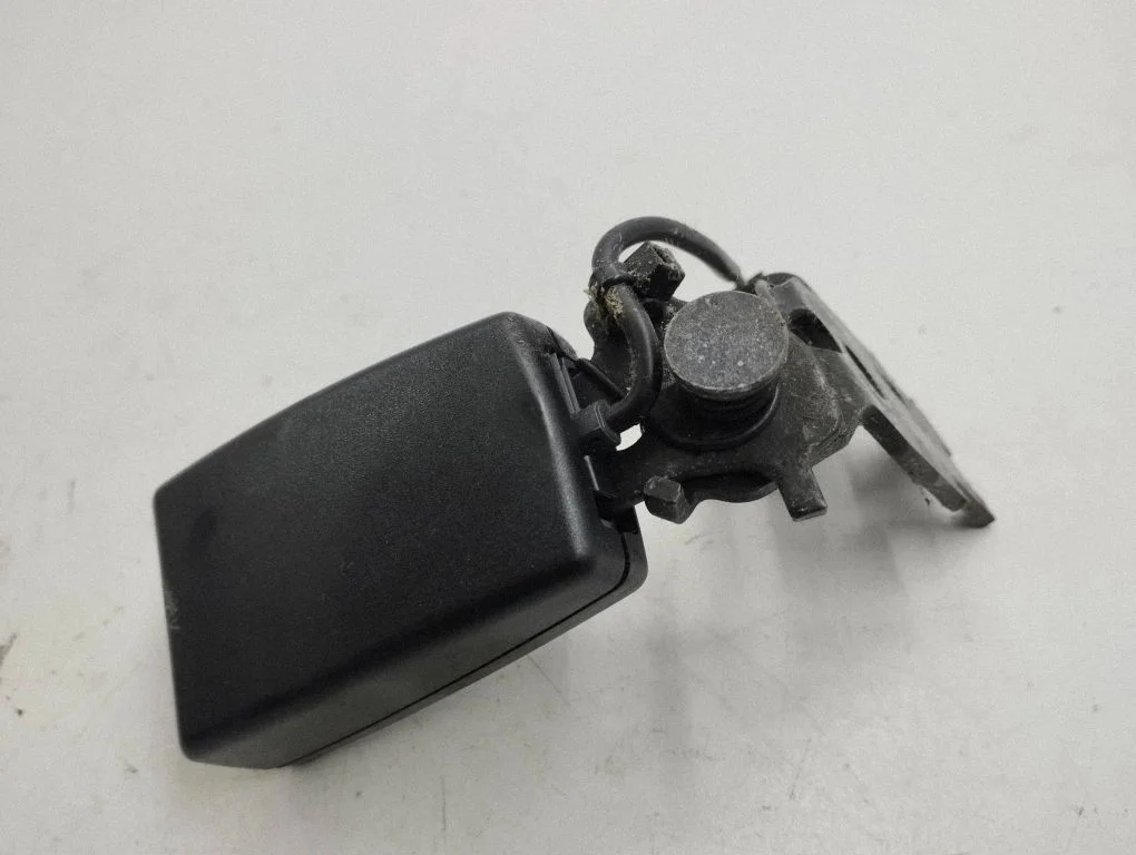 Rear seatbelt buckle A2138600569