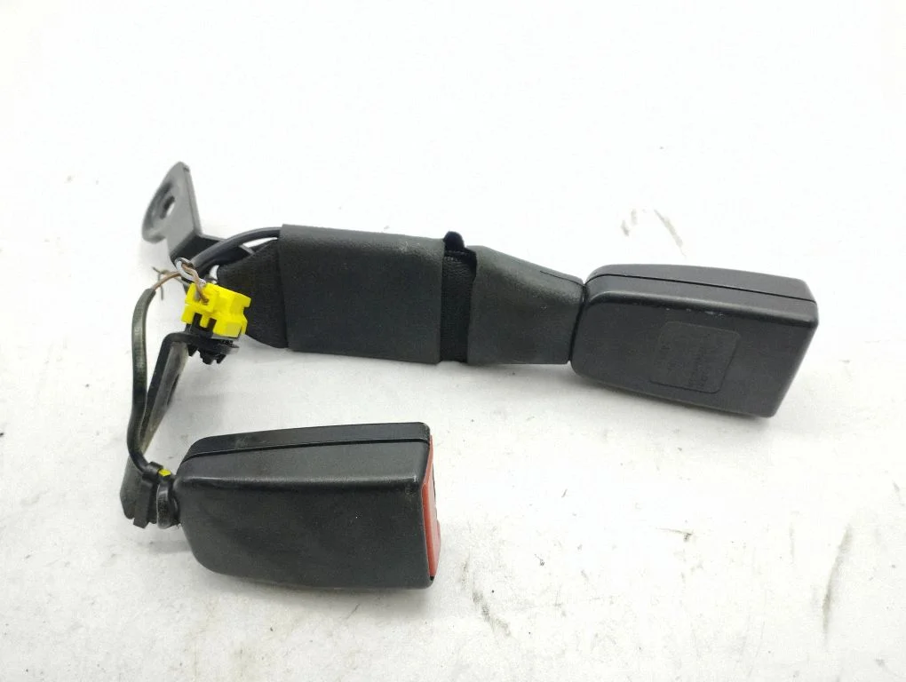 Rear seatbelt buckle – Mercedes-Benz C-Class AMG W204 (2007-2014)