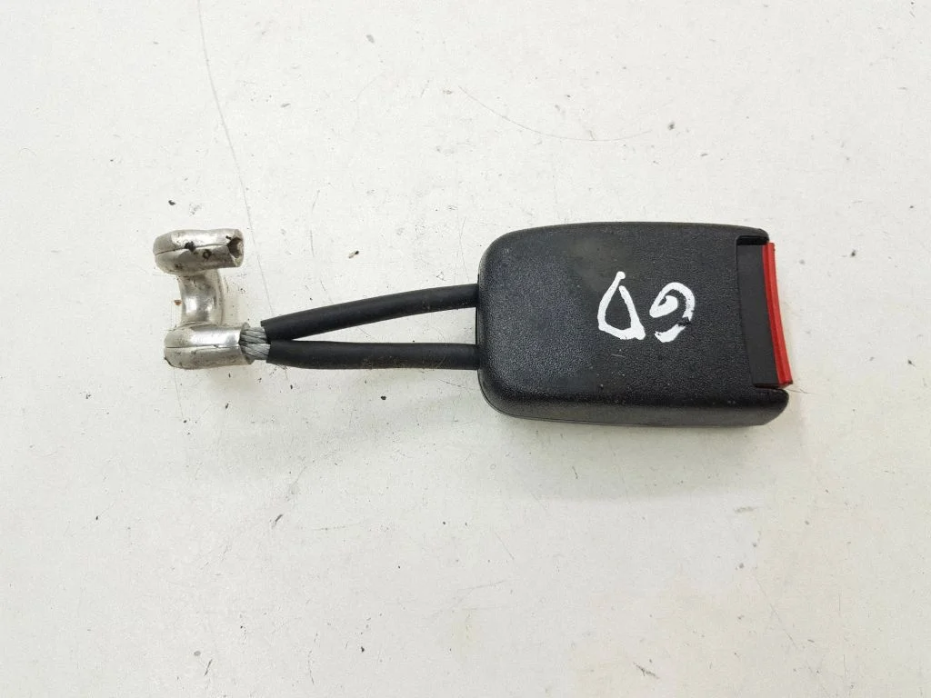 Rear seatbelt buckle 3B0857740