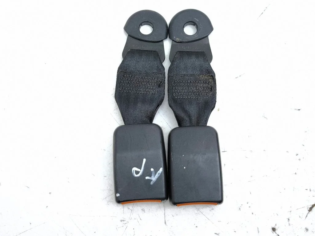 Rear seatbelt buckle