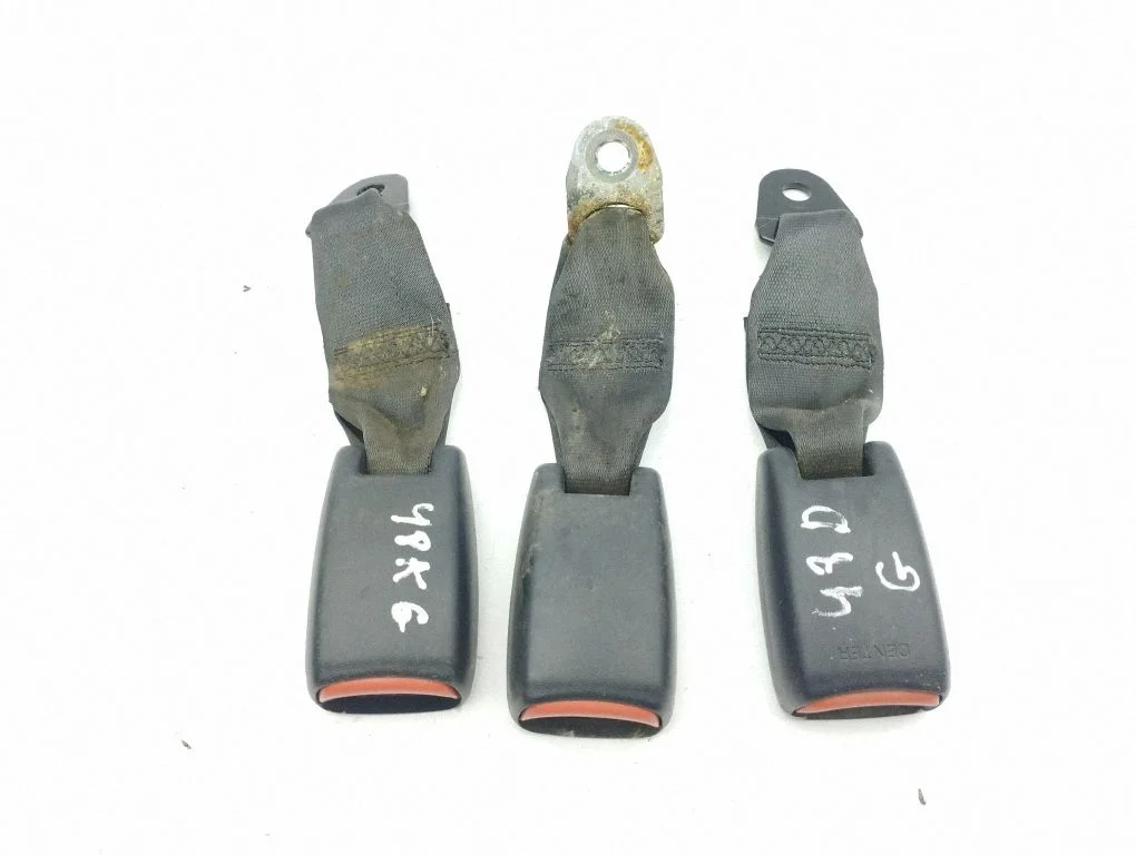 Rear seatbelt buckle
