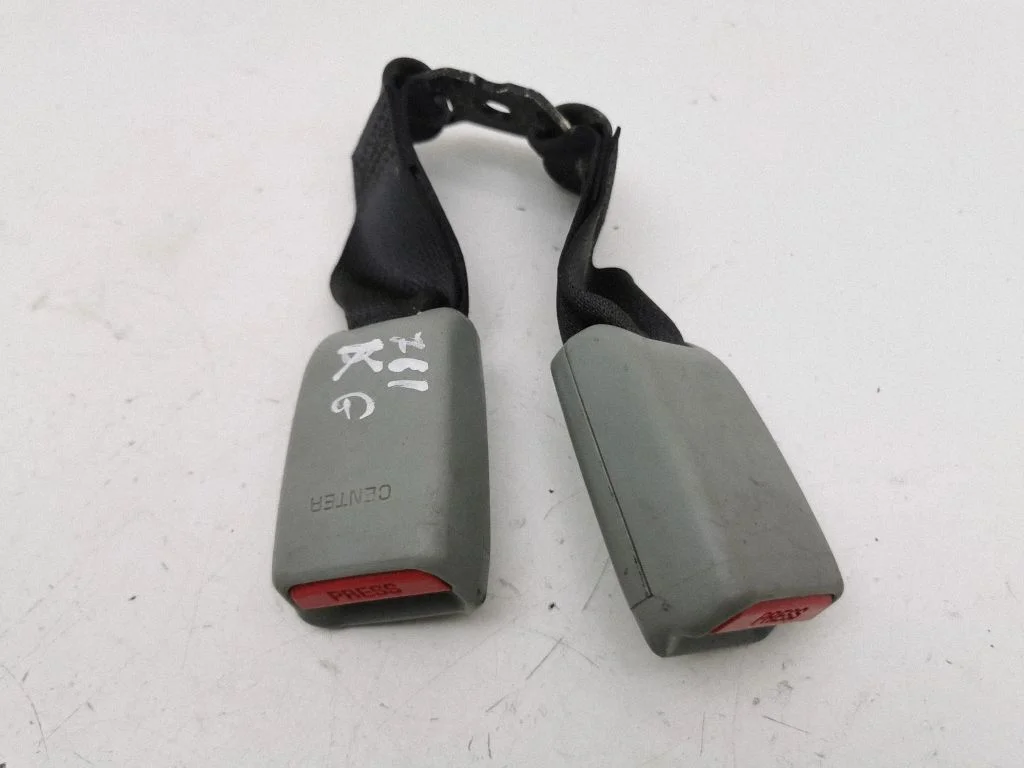 Rear seatbelt buckle – Lexus IS 220D-250-350 (2006-2013)