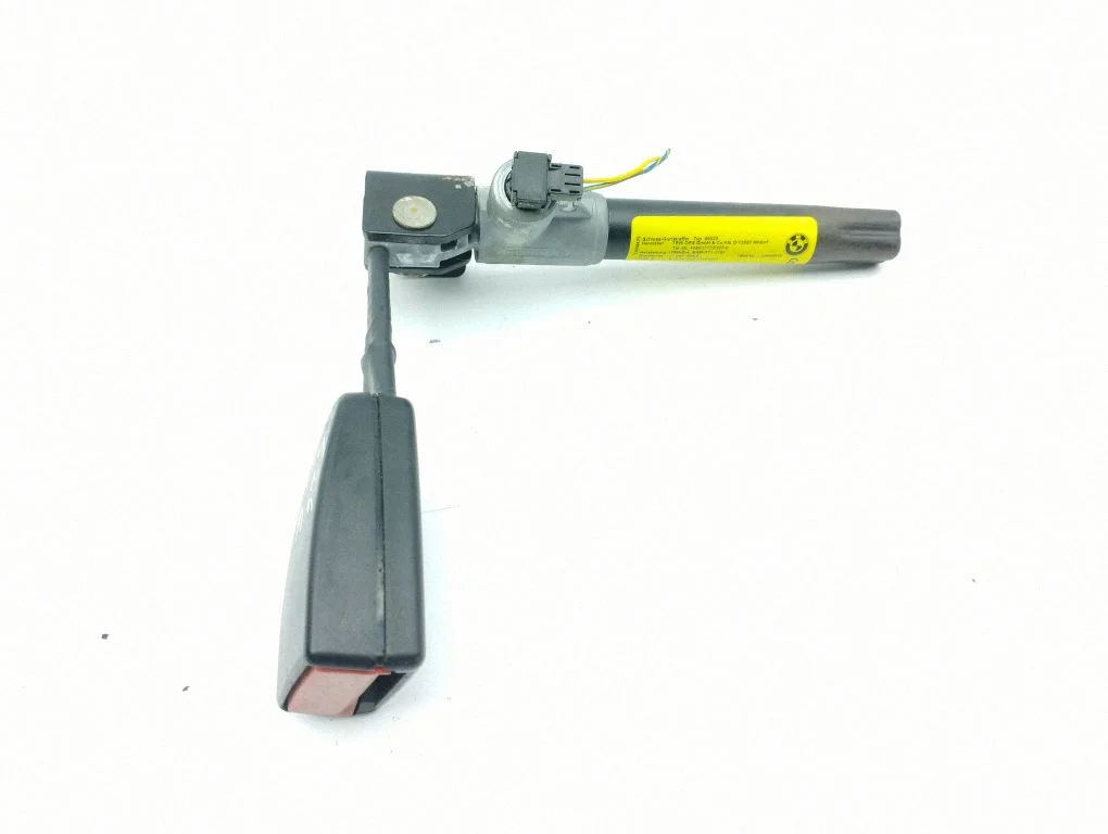 Rear seatbelt buckle 7065888