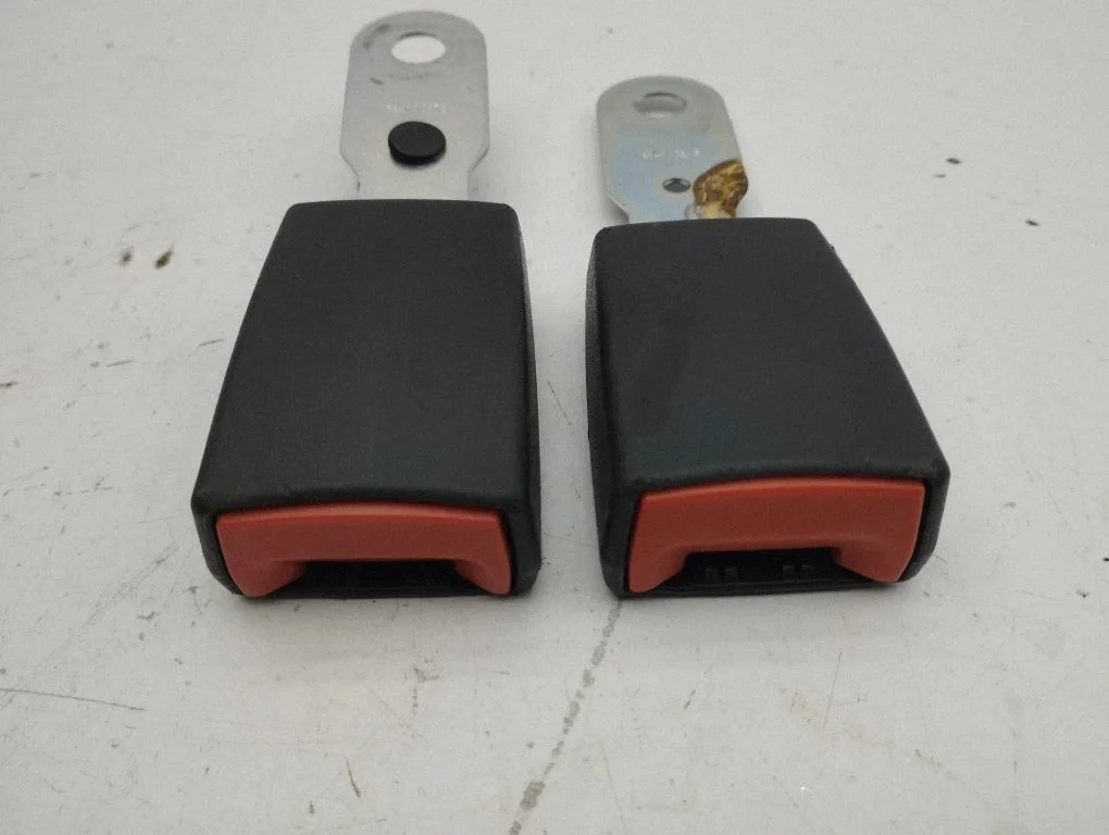 Rear seatbelt buckle 431103H