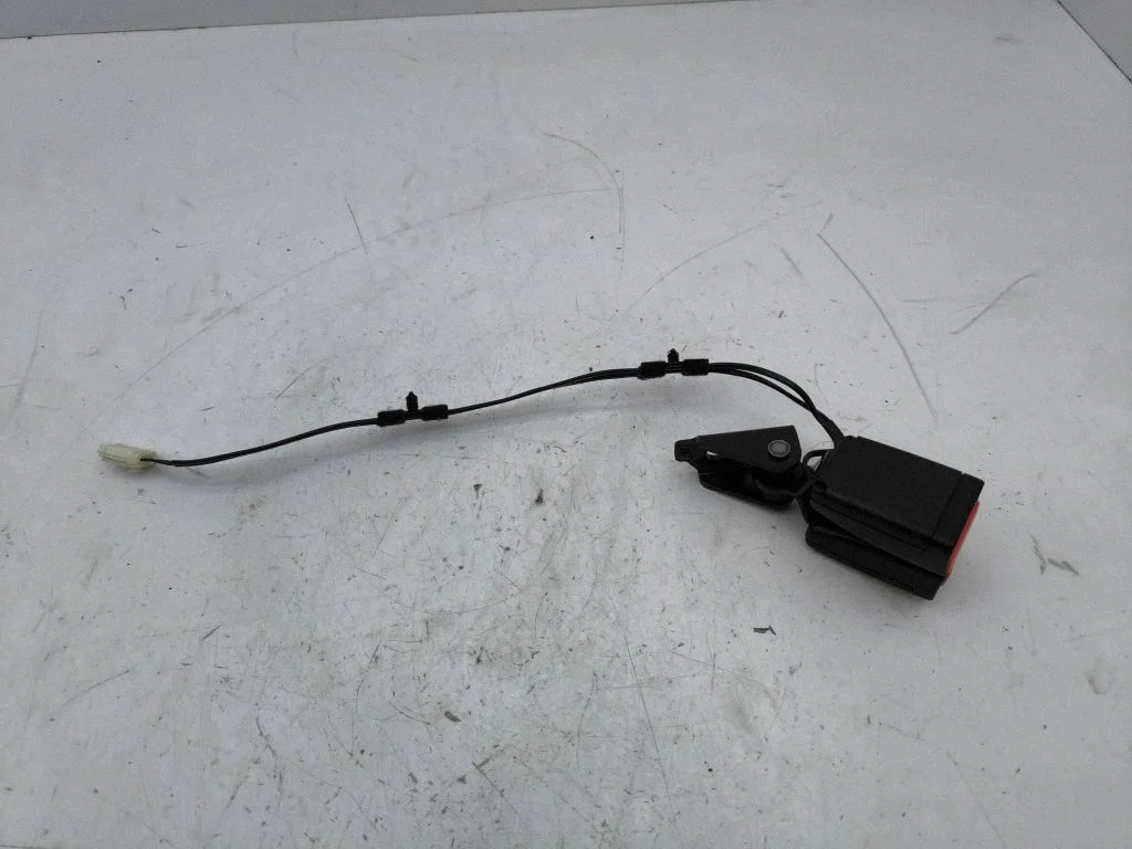 Rear seatbelt buckle 08011AEU