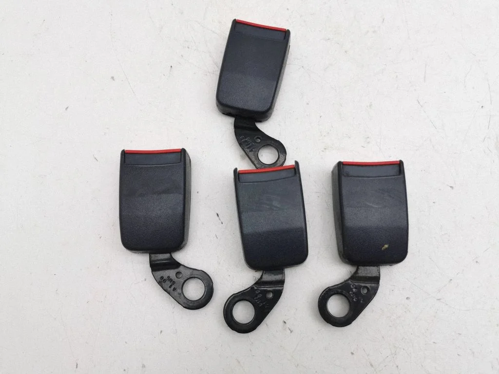 Rear seatbelt buckle