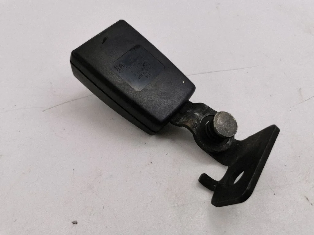 Rear seatbelt buckle 13251483