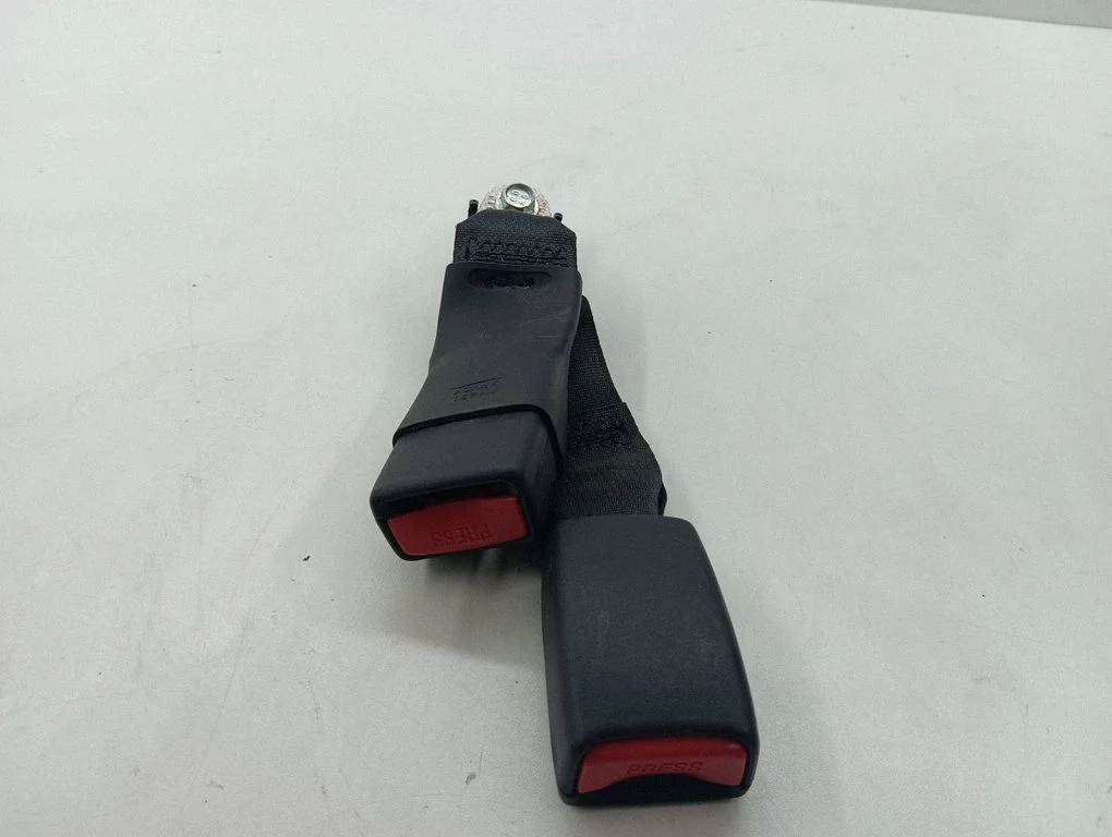 Rear seatbelt buckle M4231