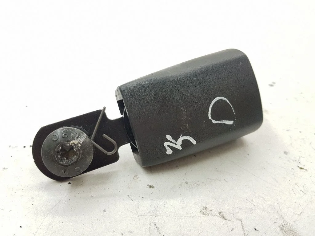 Rear seatbelt buckle Y30992