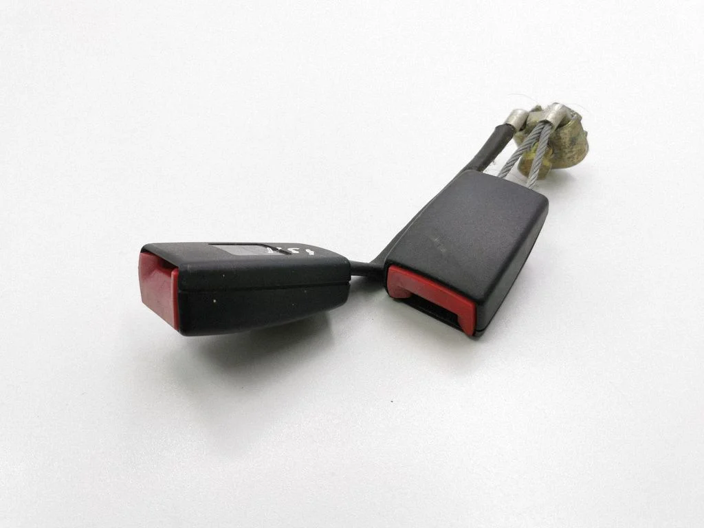 Rear seatbelt buckle 8D0857739D01C
