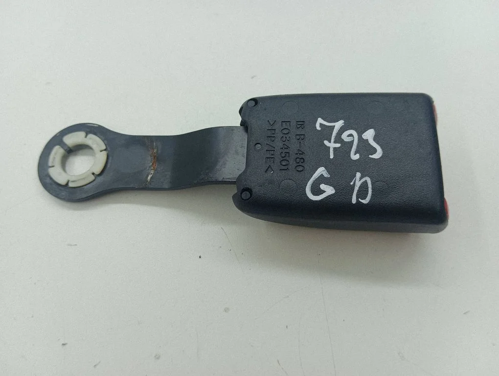 Rear seatbelt buckle E034501