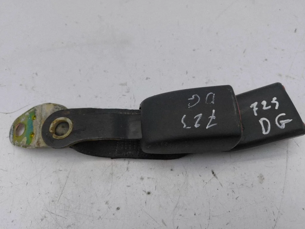Rear seatbelt buckle E034501