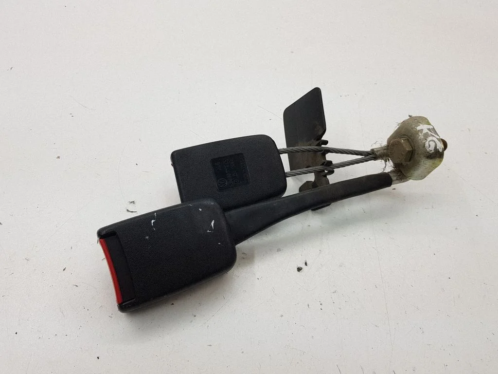 Rear seatbelt buckle 3B0857639A